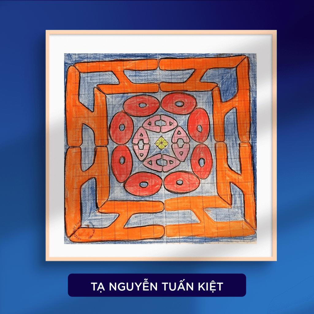 alt: Bức tranh của bé với các họa tiết chữ cái được sắp xếp đối xứng