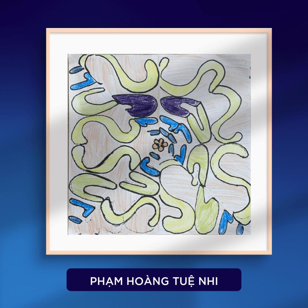 alt: Tác phẩm của bé với họa tiết chữ cái và màu sắc hài hòa