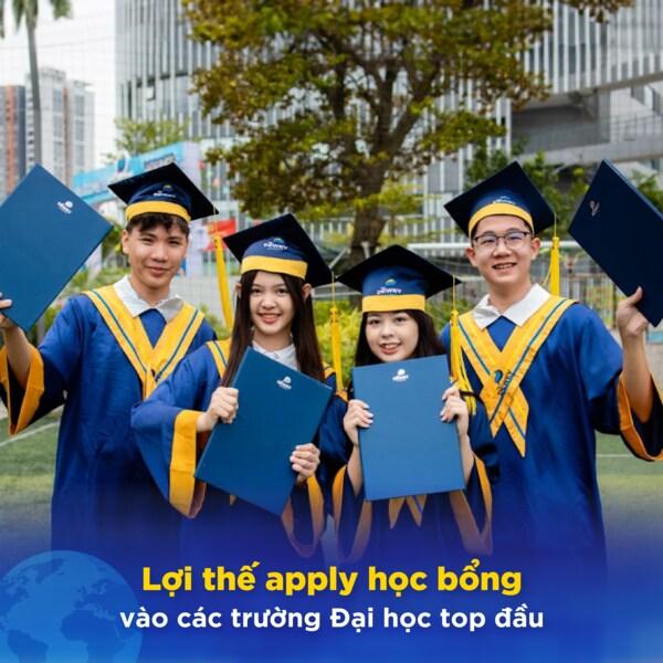 alt text: Hình ảnh học sinh The Dewey Schools đang thảo luận nhóm trong lớp học