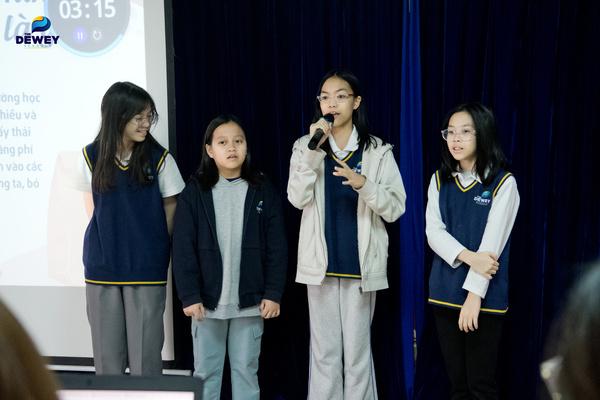Ban giám khảo đánh giá dự án