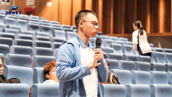 Buổi thảo luận diễn ra sôi nổi