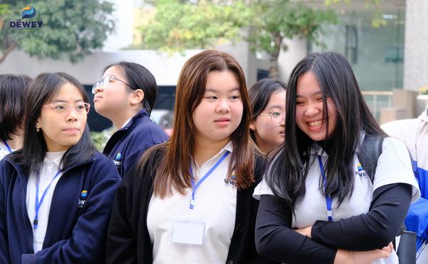 Khơi Dậy Ước Mơ Đại Học: Hành Trình Trải Nghiệm Hướng Nghiệp Cho Học Sinh