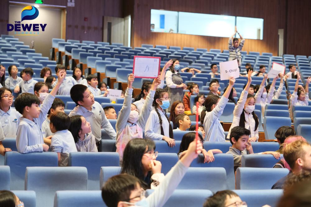 Học sinh Dewey tham gia cuộc thi tại nhà hát