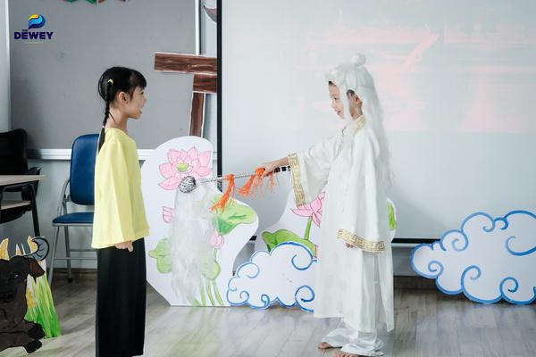 Học sinh hóa trang