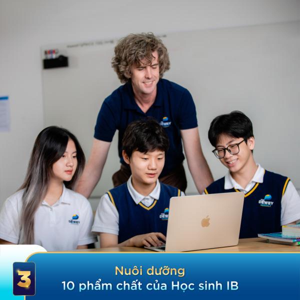 Học sinh IB thuyết trình