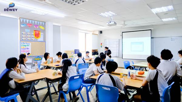 Định Hướng Nghề Nghiệp Cho Học Sinh Lớp 9: Tầm Quan Trọng Của Việc Lựa Chọn Tổ Hợp Môn Học