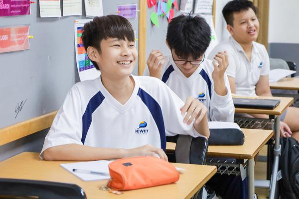Học sinh thảo luận