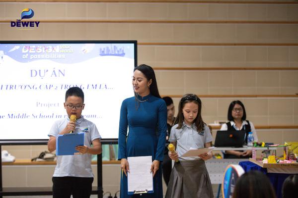 Học sinh The Dewey Schools trình bày dự án