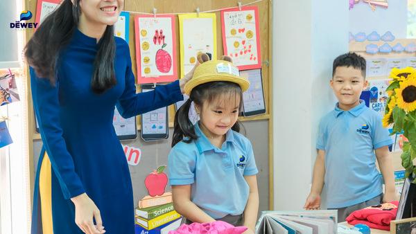 Khu vực trưng bày đồ vật của bé