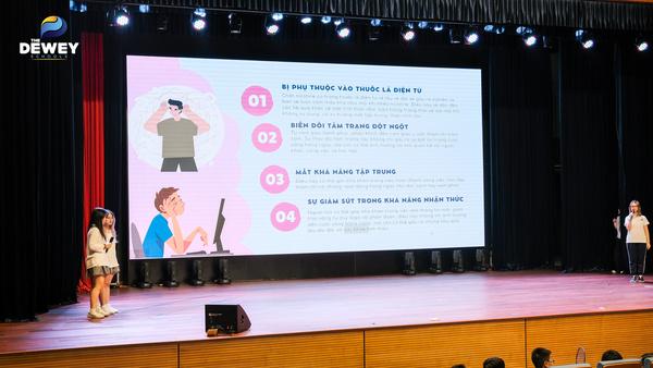 Nhà báo Trần Mai Anh chia sẻ tại hội thảo
