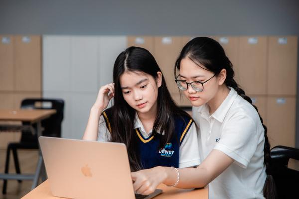 Nhận diện và Phòng tránh Tin Giả: Kỹ năng Thiết yếu trong Thời Đại Số
