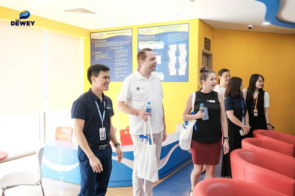 Trao đổi về phương pháp giáo dục.